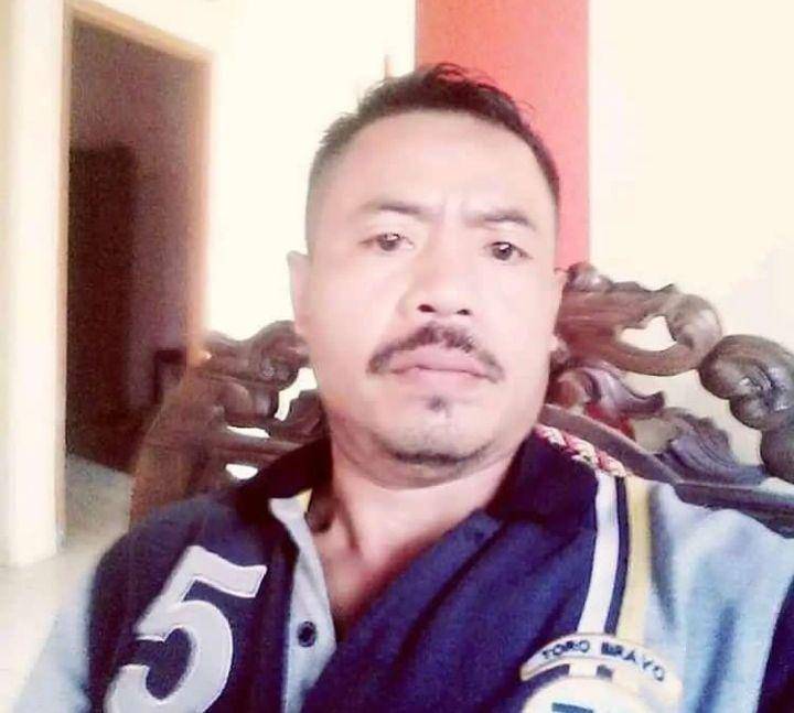potret janggal bapak-bapak selfie (instagram.com/ngumpulreceh)