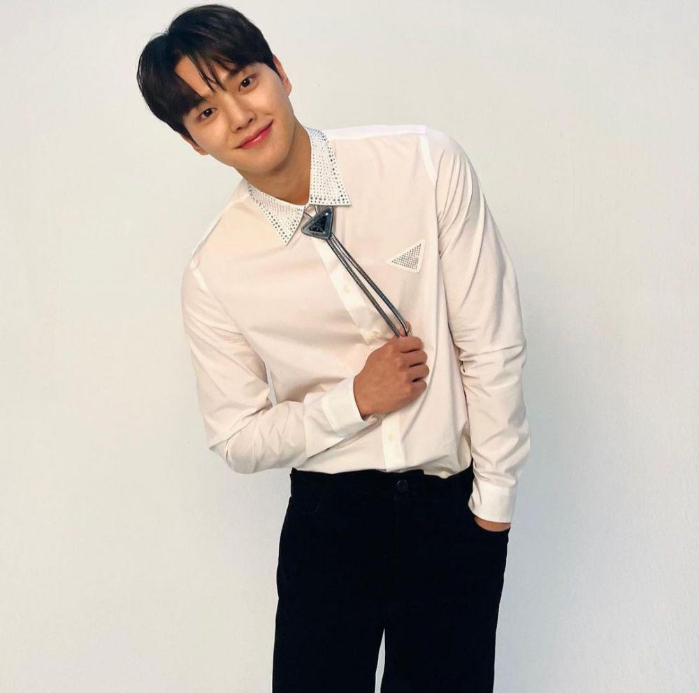 Song Kang (instagram.com/songkang_b)