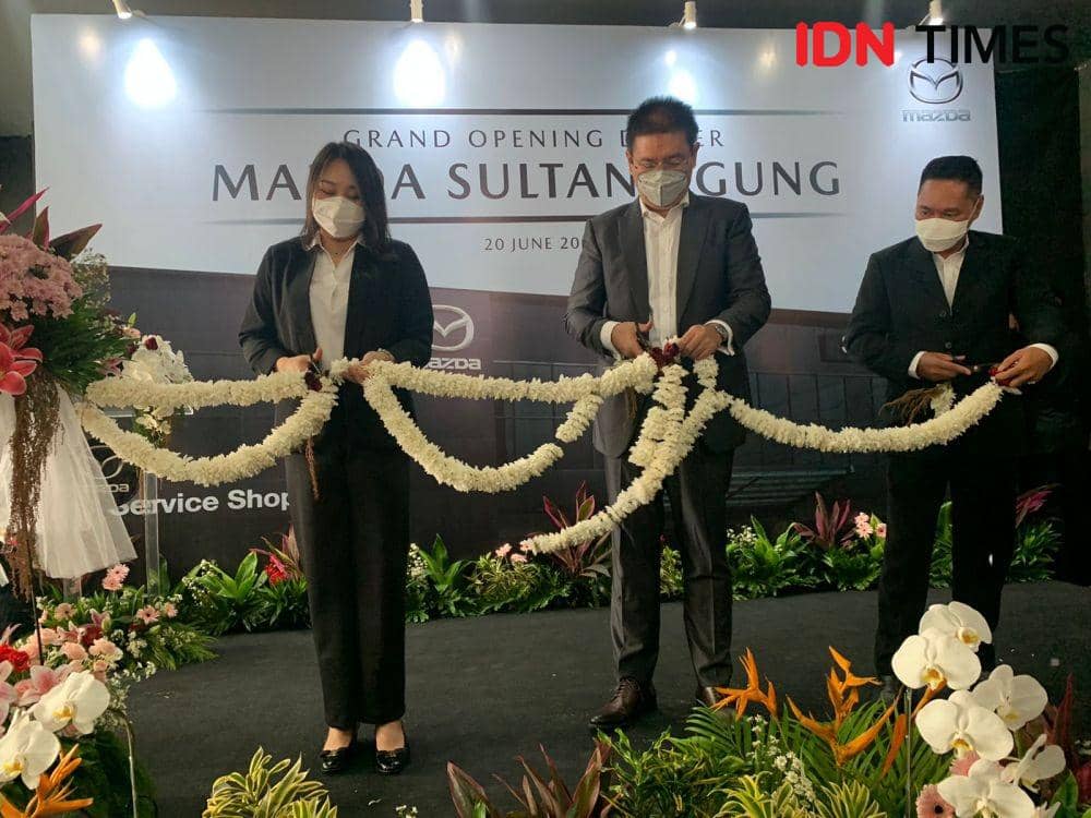 Prosesi peresmian delaer Mazda Sultan Agung (IDN Times/Fadhliansyah)
