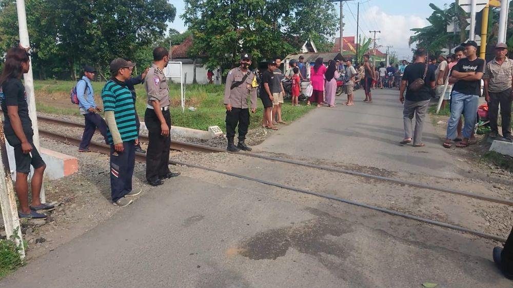 Lokasi kejadian kecelakaan di perlintasan tanpa palang pintu