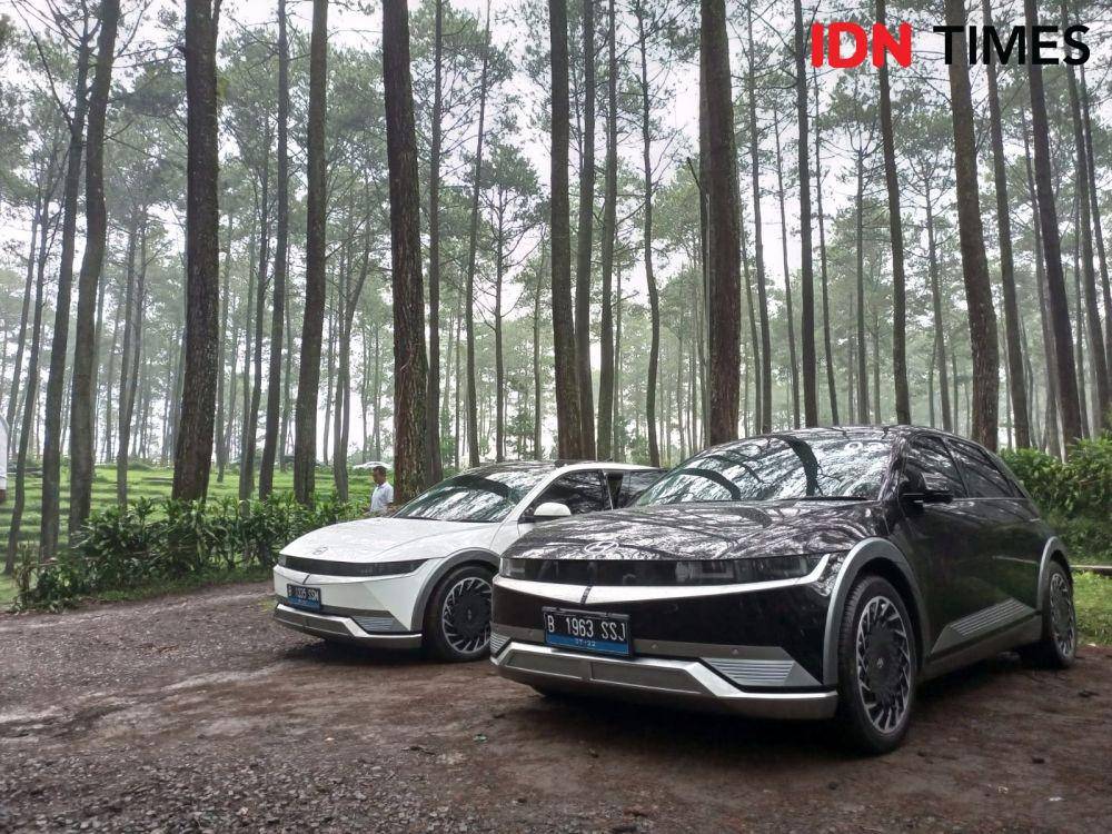 Hyundai Ioniq 5 saat diuji oleh sejumlah awak media dari Jakarta ke Bandung, Senin (20/6/2022). (IDN Times/Hafit Yudi Suprobo)