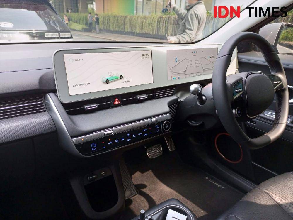 Hyundai Ioniq 5 saat diuji oleh sejumlah awak media dari Jakarta ke Bandung, Senin (20/6/2022). (IDN Times/Hafit Yudi Suprobo)