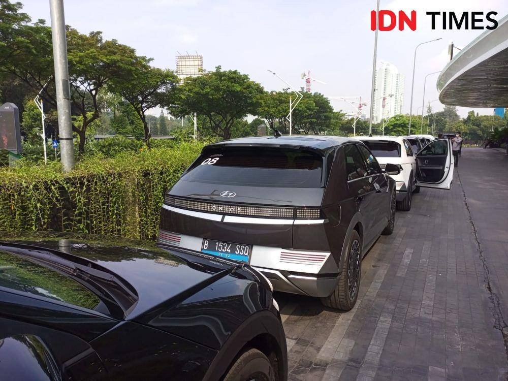Hyundai Ioniq 5 saat diuji oleh sejumlah awak media dari Jakarta ke Bandung, Senin (20/6/2022). (IDN Times/Hafit Yudi Suprobo)