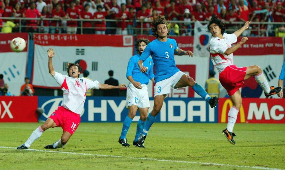 Korea Selatan melawan Italia pada babak enam belas besar Piala Dunia 2002. (twitter.com/FIFAWorldCup)