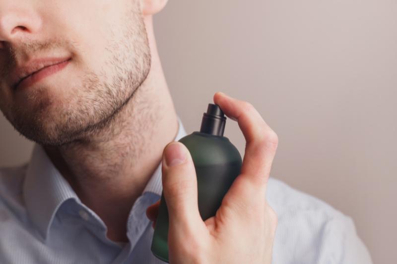 13 Parfum Lokal Pria yang Disukai Wanita dengan Harga Terjangkau