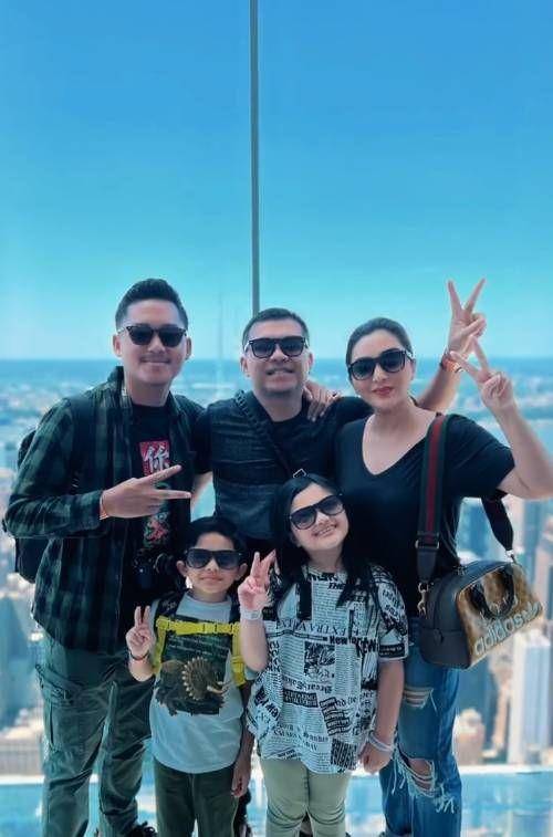 Keluarga Hermansyah di Summit One Vanderbilt (Instagram.com/ananghijau/)