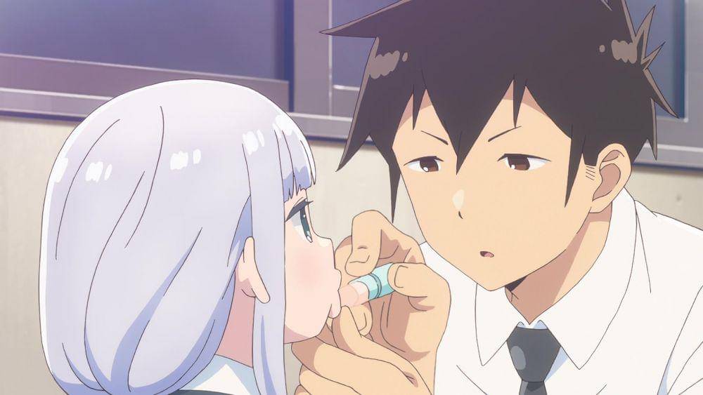 Raidou memakaikan lip balm untuk Aharen. (dok. Felix Film/Aharen is Indecipherable)