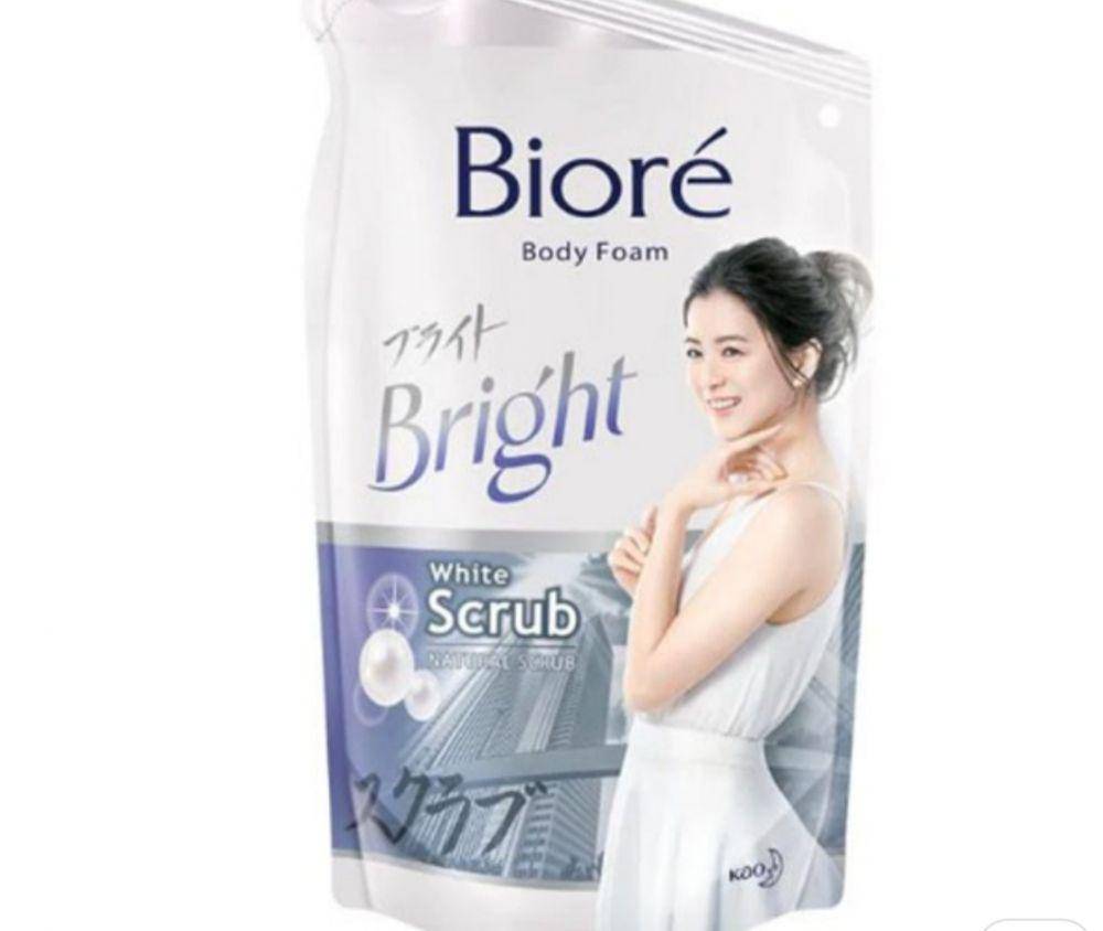Kao | Biore Bright Body Foam White Scrub (shopee.co.id/hypermart.palembangindahmall)