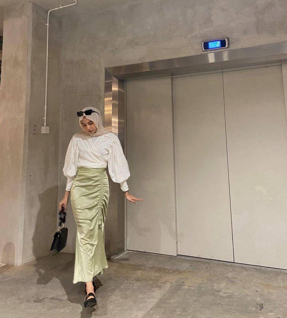 style hijab dengan drawstring skirt (instagram.com/s.nvta)