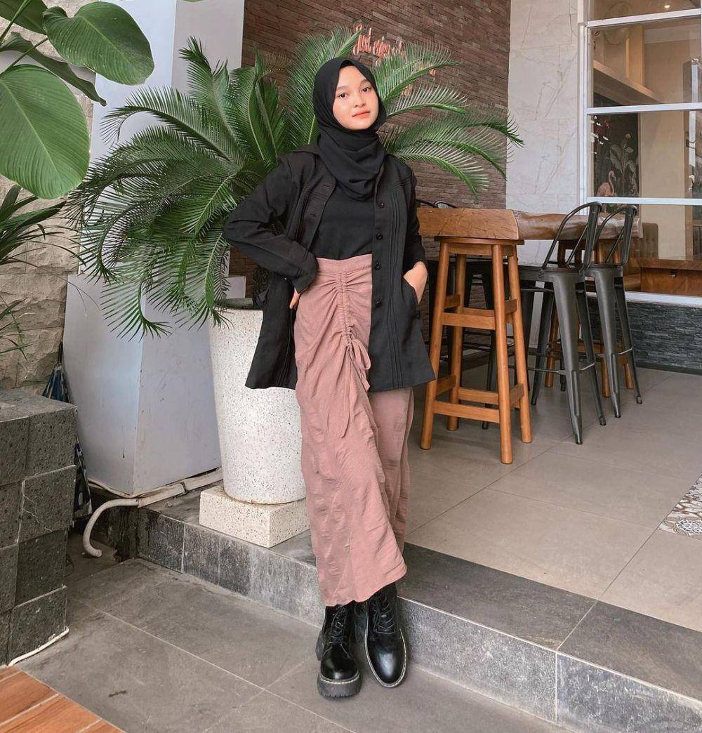style hijab dengan drawstring skirt (instagram.com/asyahidann)