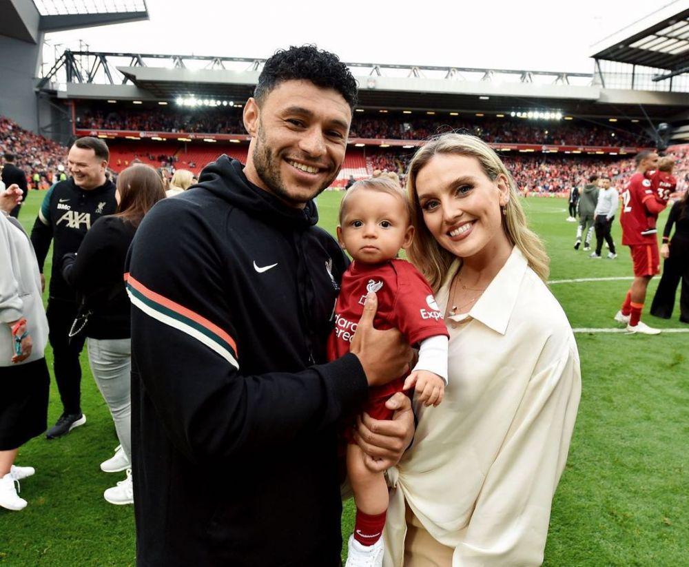 Dilamar, 9 Momen Perrie Edwards Momong Anak Alex Oxlade Chamberlain
