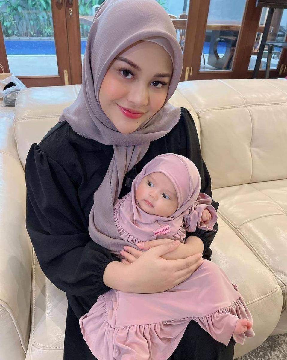 Aurel Hermansyah dan buah hati (instagram.com/aurelie.hermansyah)