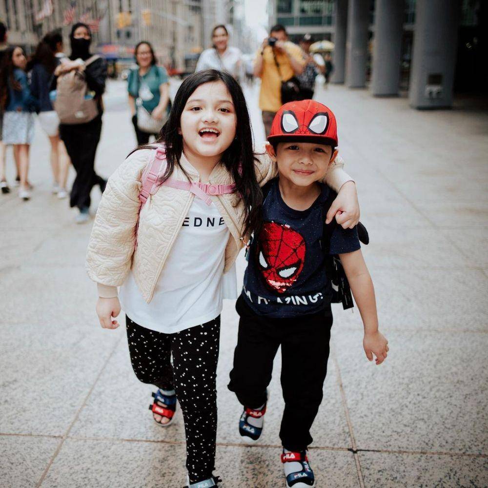 potret kedekatan Azriel, Arsy, dan Arsya Hermansyah di Amerika (instagram.com/azriel_hermansyah)