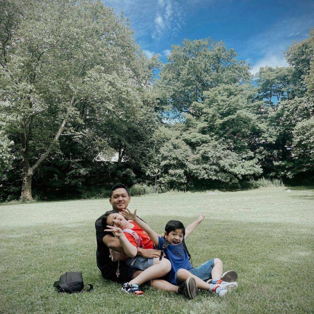 potret kedekatan Azriel, Arsy, dan Arsya Hermansyah di Amerika (instagram.com/azriel_hermansyah)