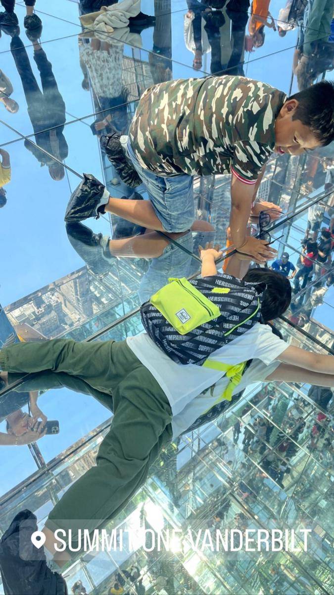 Keluarga Hermansyah di Summit One Vanderbilt (Instagram.com/azriel_hermansyah/)