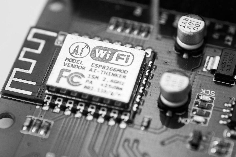 ilustrasi chip transmiter yang digunakan untuk hotspot wifi (unsplash.com/Frank Wang)