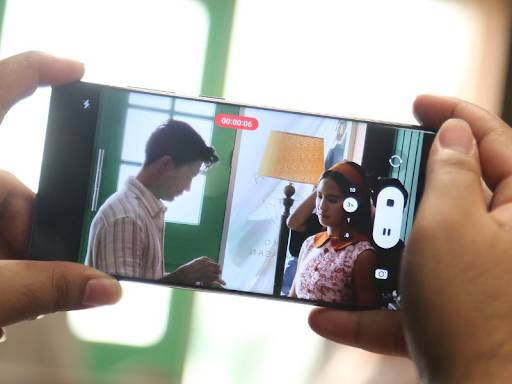 Proses shooting film “Seperti Sediakala” yang direkam sepenuhnya dengan kamera Galaxy S22 Ultra 5G (Dok. Samsung Indonesia)