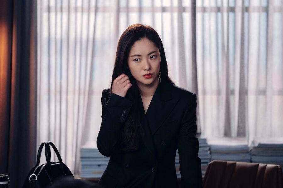 Hong Cha Yeong di drama Vincenzo (elle.com.sg)