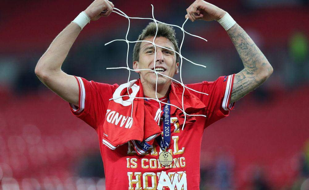 Mario Mandzukic dan medali juara Liga Champions (twitter.com/ChampionsLeague)