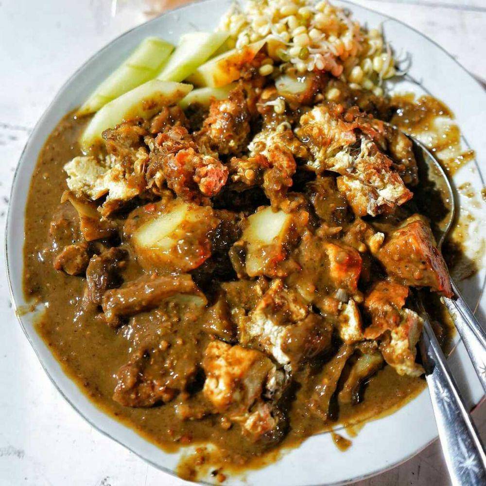 tahu tek lontong (instagram.com/sbykulinerinfo)