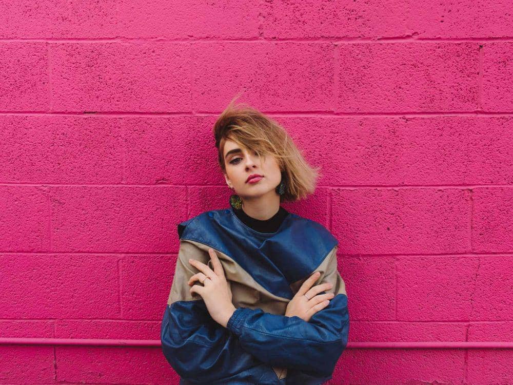 ilustrasi introvert percaya diri (unsplash.com/wesleytingey)