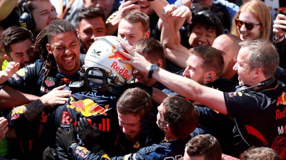 Max Verstappen dan Red Bull merayakan kemenangan di GP Kanada 2022. (formula1.com)