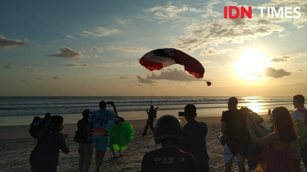 8 Personel Basarnas Bali Siaga Amankan Bali Boogie Skydiving