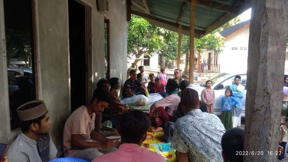Tengkorak manusia yang ditemukan dibawa ke rumah keluarga. (Dok. Polres Lombok Tengah)