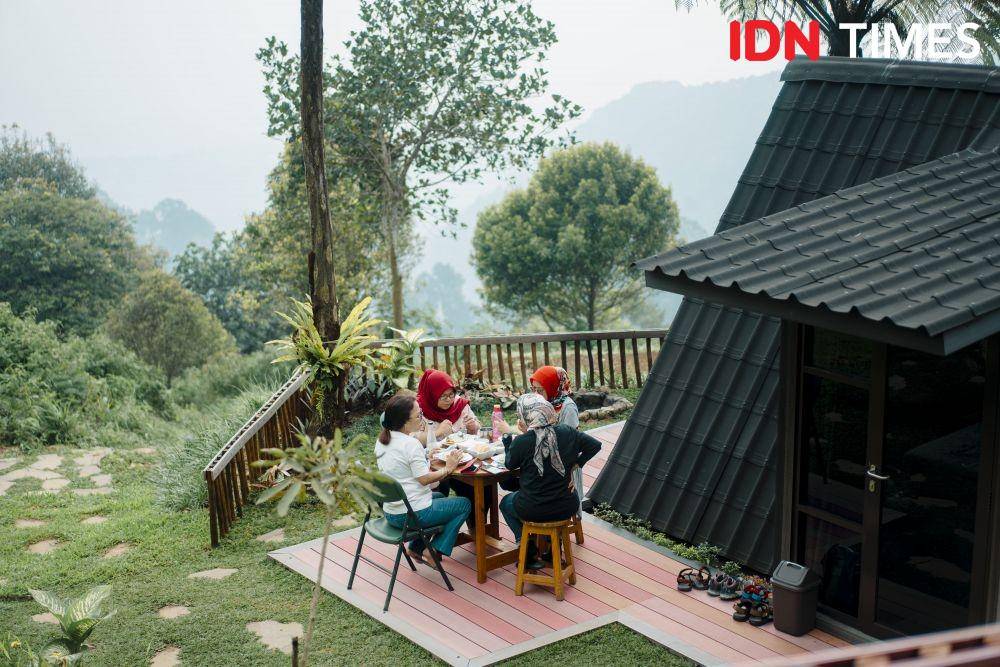 Potret liburan di Nebula Glamping, Bogor (IDN Times/Herka Yanis Pangaribowo)