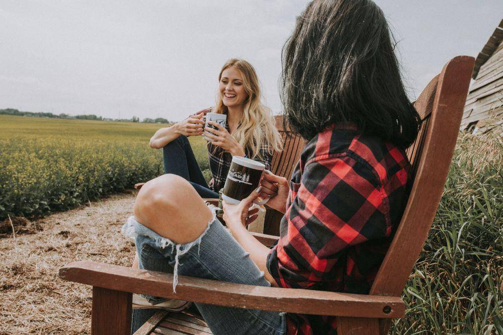 ilustrasi persahabatan (pexels.com/Arrowhead Coffee)