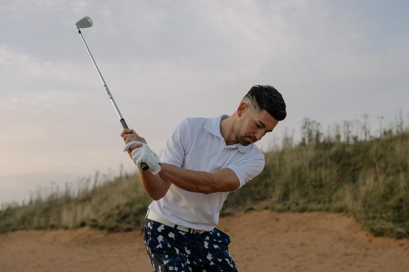 5 Cara Memukul Bola Golf yang Benar agar Hasil Pukulan Optimal