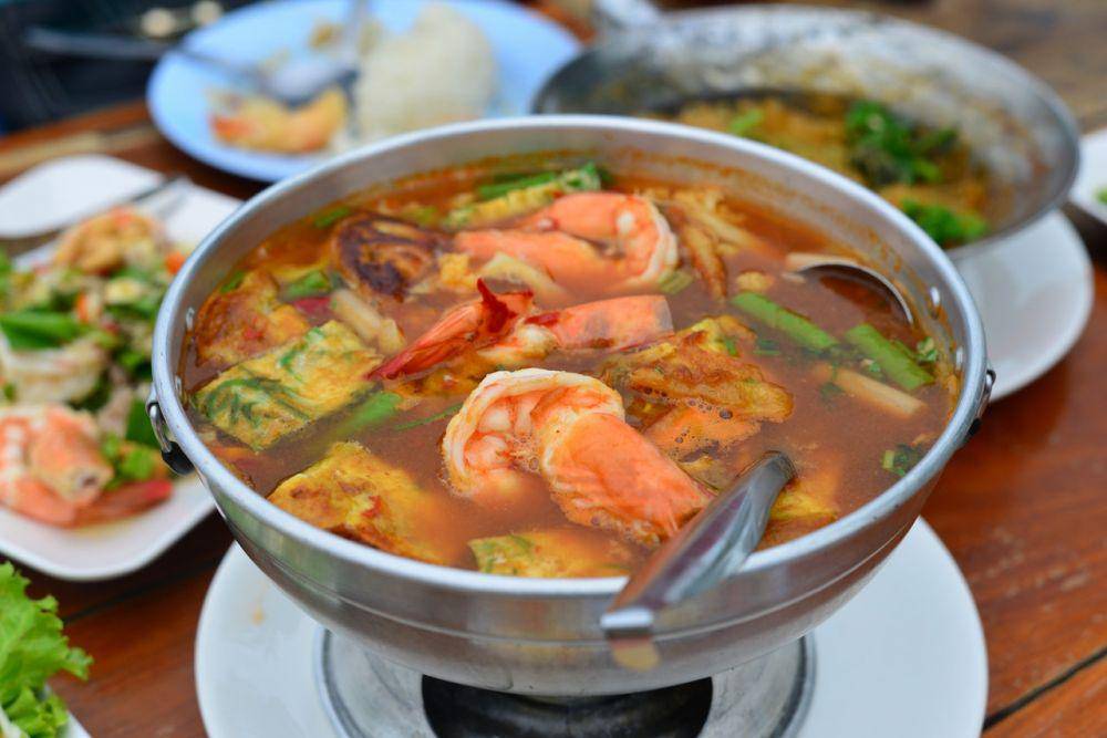 ilustrasi tom yam kuah air kelapa (pexels.com/@Nine)