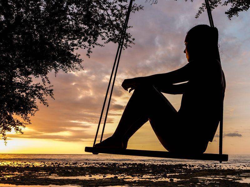 ilustrasi orang sedang duduk sendiri (pexels.com/Pixabay)