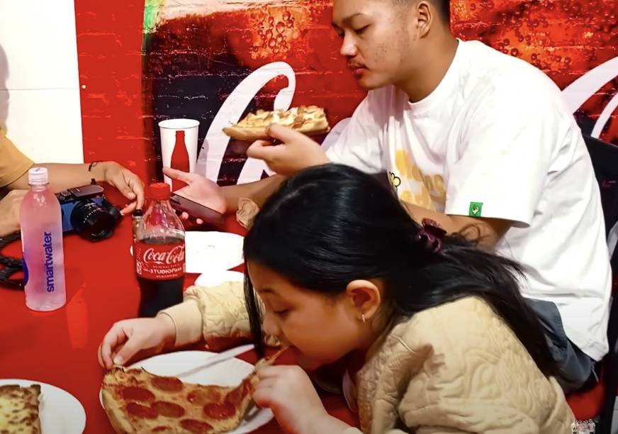 potret kedekatan Azriel, Arsy, dan Arsya Hermansyah di Amerika (YouTube.com/The Hermansyah A6)
