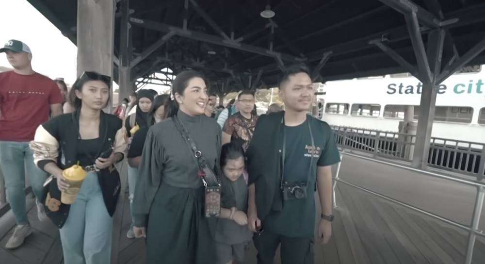 potret kedekatan Azriel, Arsy, dan Arsya Hermansyah di Amerika (YouTube.com/The Hermansyah A6)