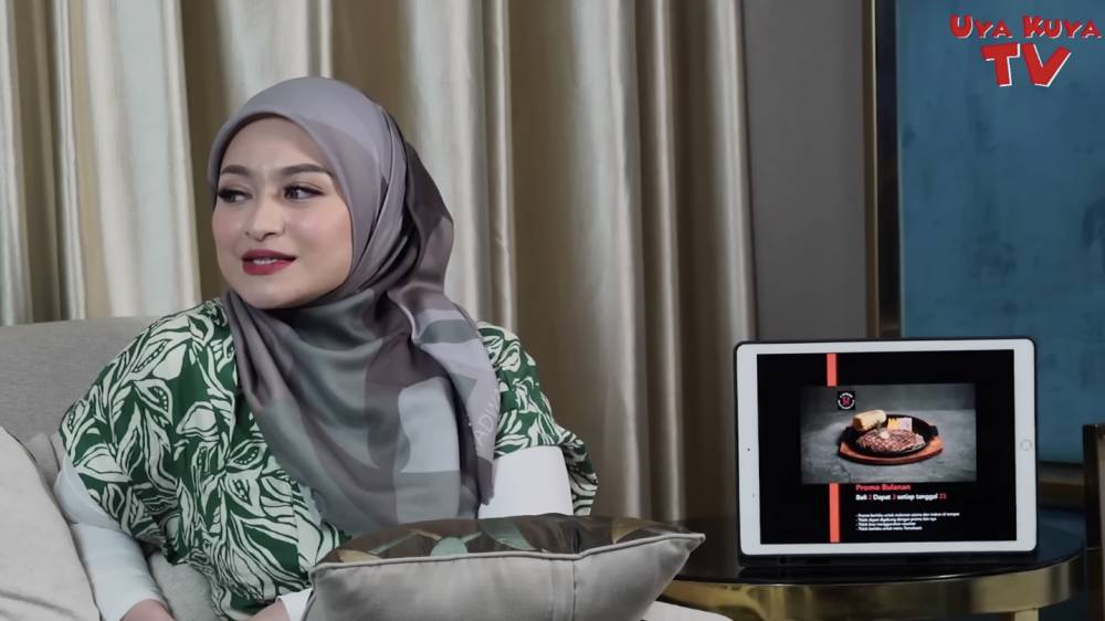 curhatan Natalie Holscher soal Putri Delina (YouTube.com/Uya Kuya TV)