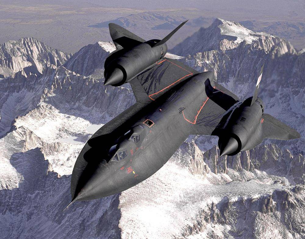 potret SR-71 milik NASA yang sedang terbang di atas pegunungan Sierra Nevada (wikimedia.org/Judson Brohmer-USAF)