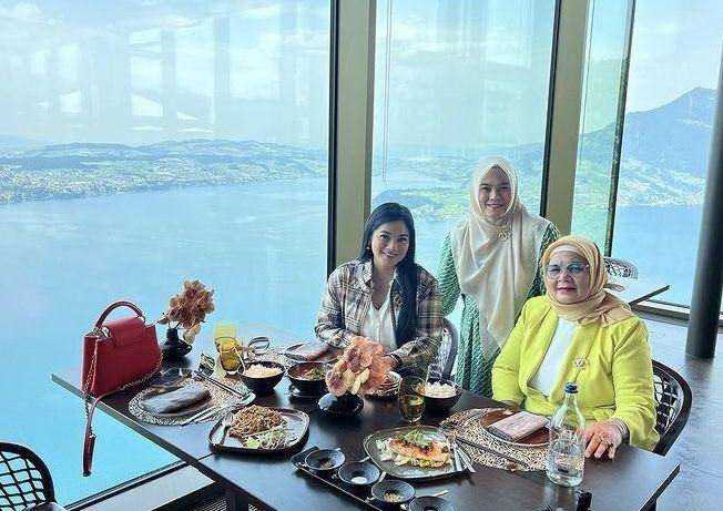 Liburan Titi Kamal dan ibunda (instagram.com/titi_kamall)