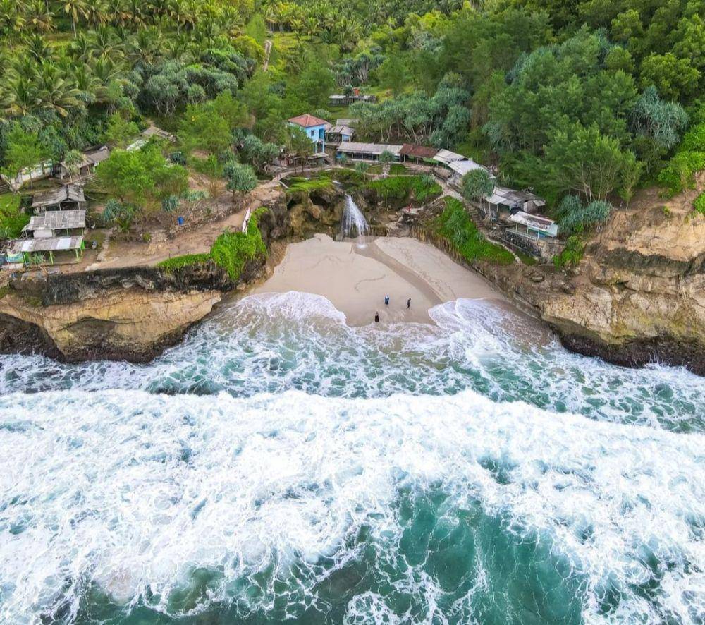 Pantai Banyu Tibo (instagram.com/angga_hariady)