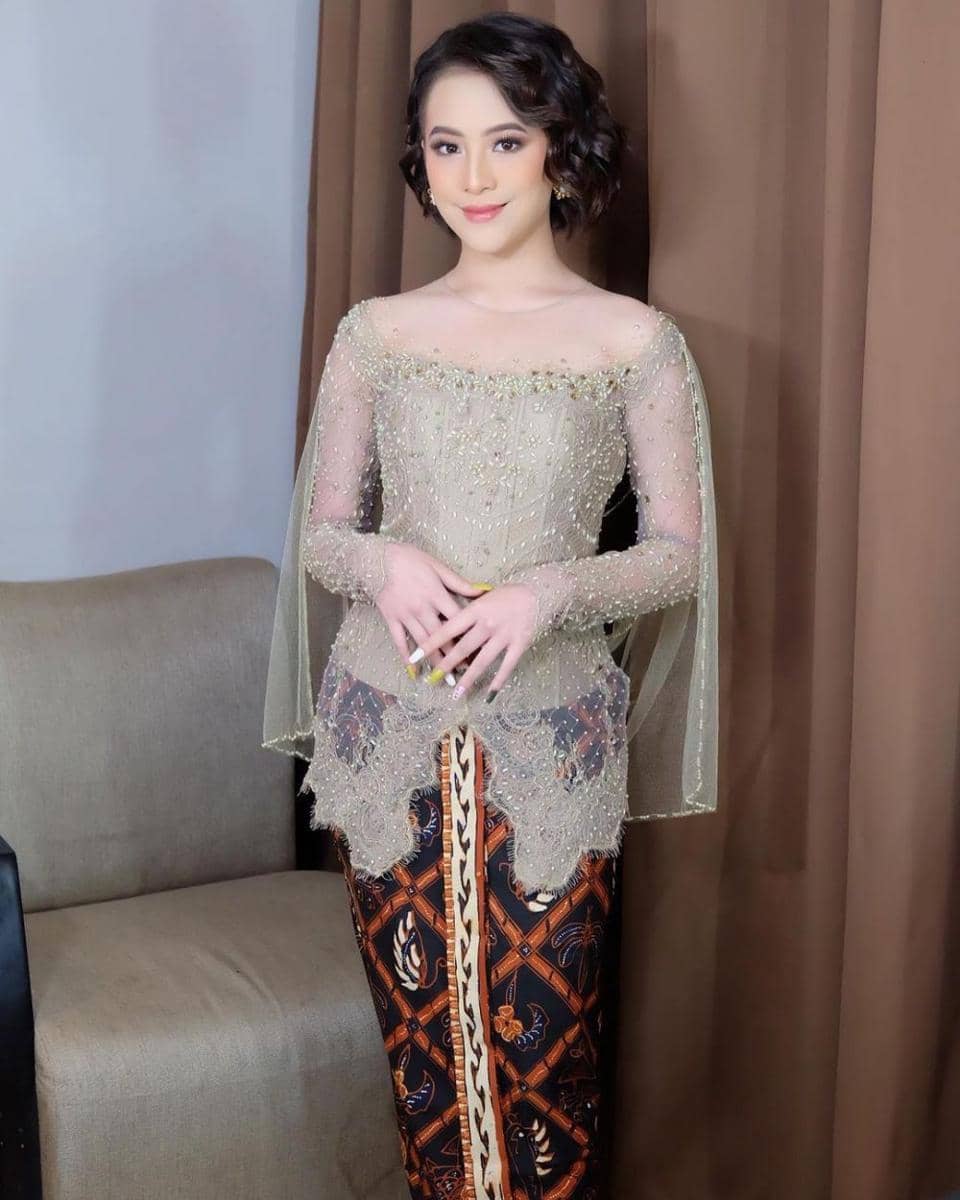 Kebaya Zara Adhsty. (instagram.com/tslaviena)