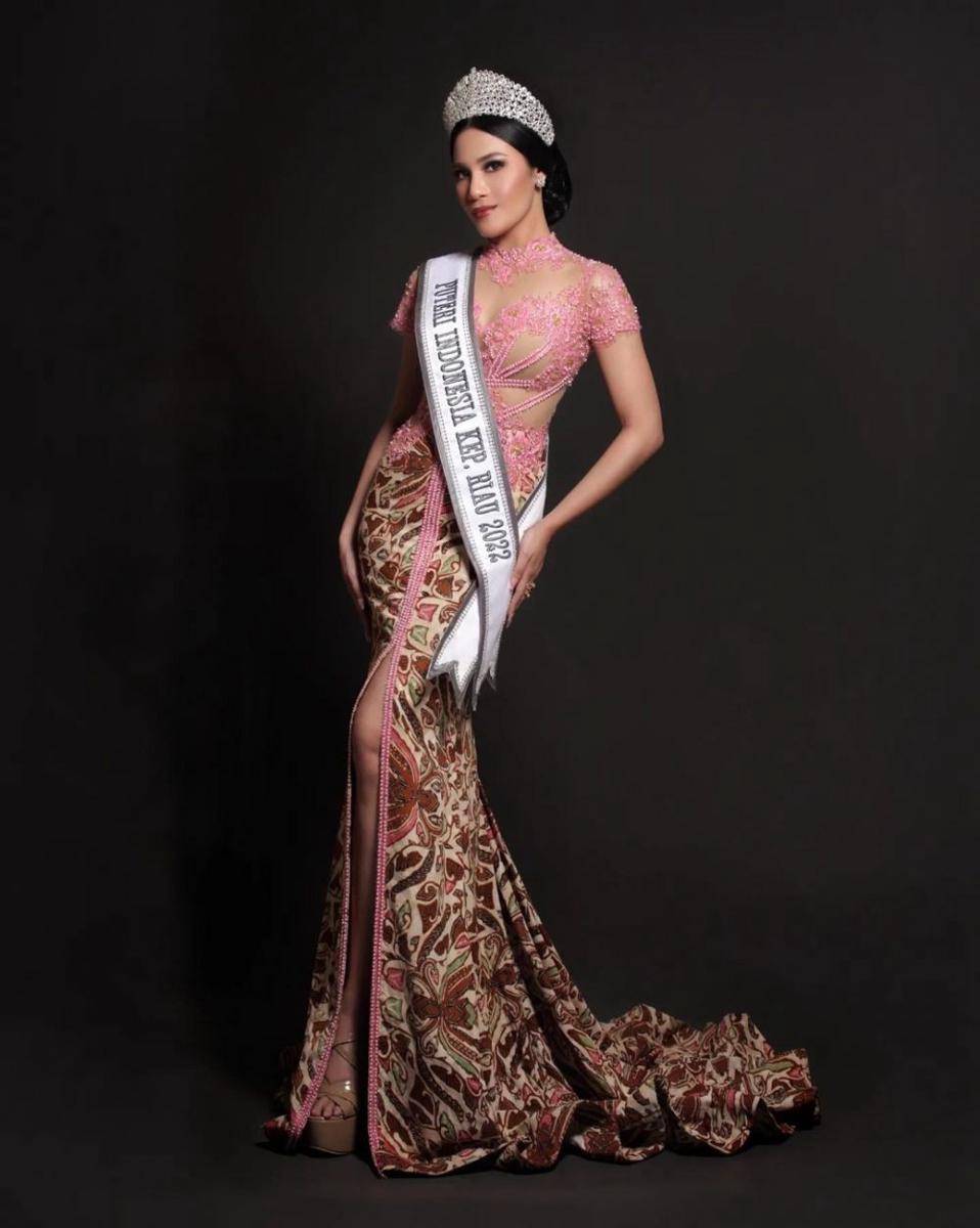 Kebaya Charmelita Dhita Oktivia. (instagram.com/ronnyariojoewono)