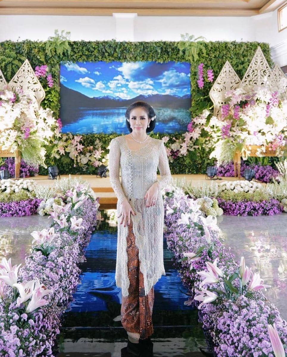 Kebaya Momo. (instagram.com/therealmomogeisha)