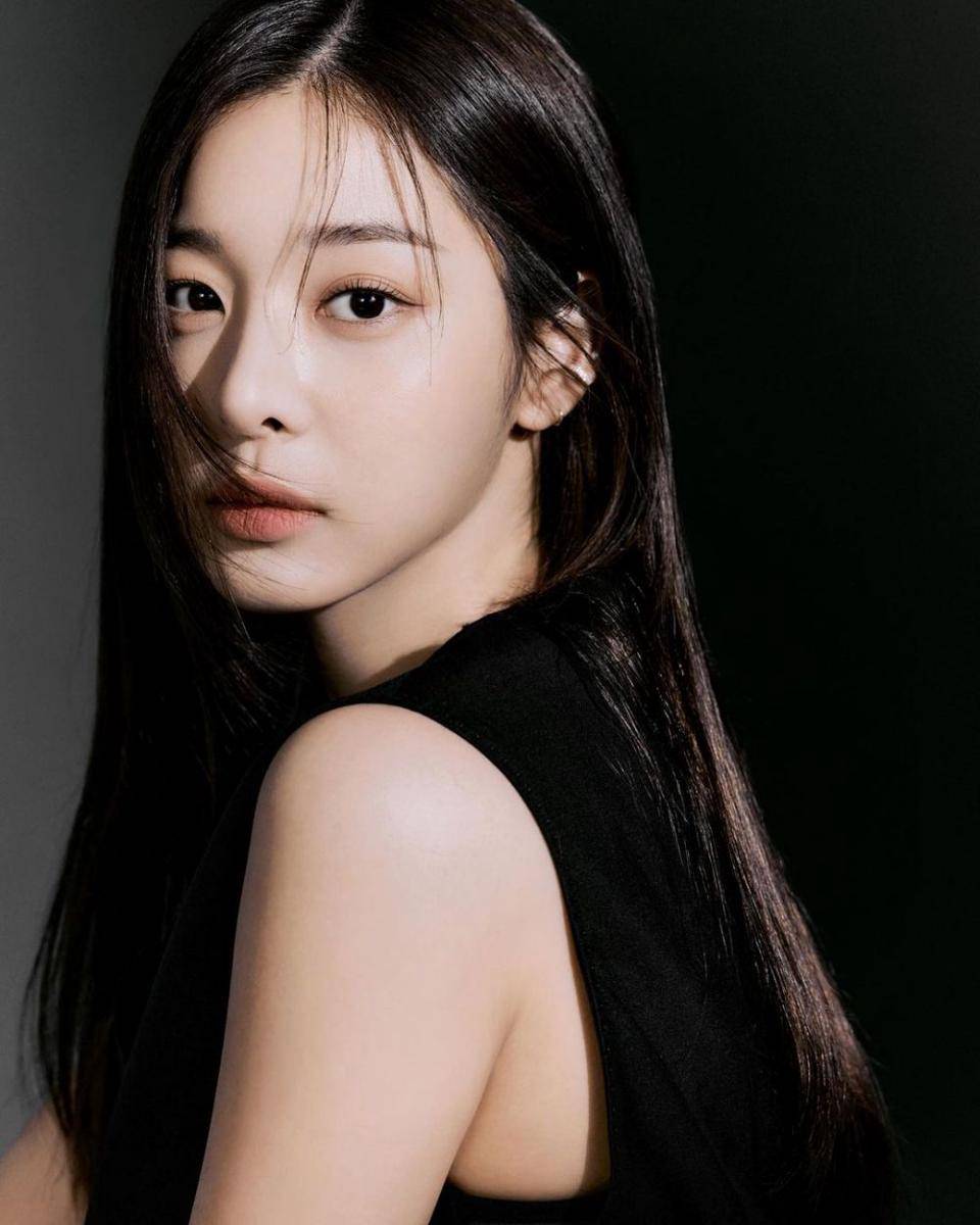 Seol In Ah (instagram.com/_seorina)