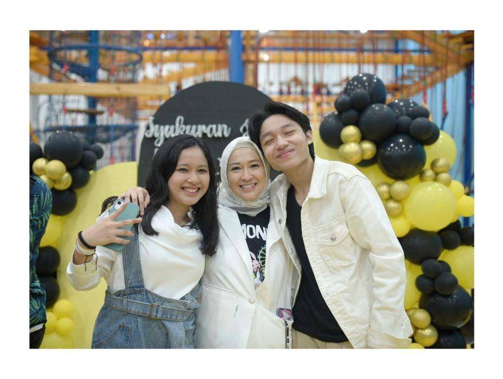 potret syukuran single terbaru Kiesha dan Shakiena (instagram.com/okieagustina_)