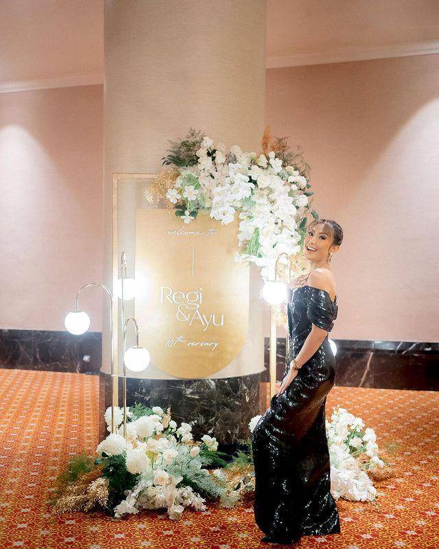 Potret Ayu Dewi di wedding anniversary (instagram.com/mrsayudewi)
