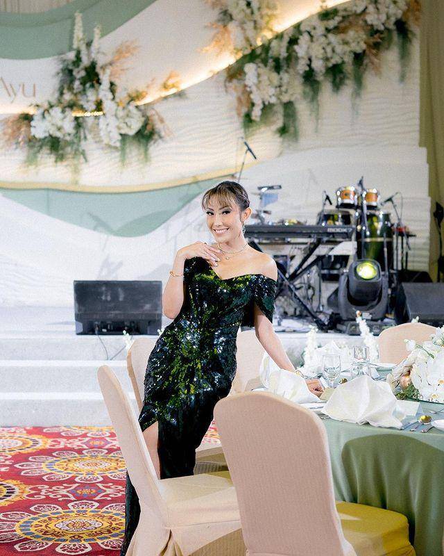 Potret Ayu Dewi di wedding anniversary (instagram.com/mrsayudewi)