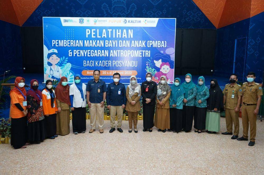 PT Pupuk Kalimantan Timur (PKT) bekerja sama dengan Dinas Kesehatan Kota Bontang melalui Puskesmas Bontang Utara 2 menggelar Pelatihan Pemberian Makan Bayi dan Anak (PMBA) serta Penyegaran Antropometri bagi puluhan kader Posyandu Kelurahan Loktuan dan Gunung Elai Bontang Utara. (Dok. PKT)