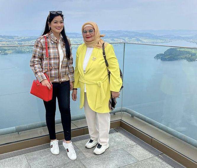 Liburan Titi Kamal dan ibunda (instagram.com/titi_kamall)