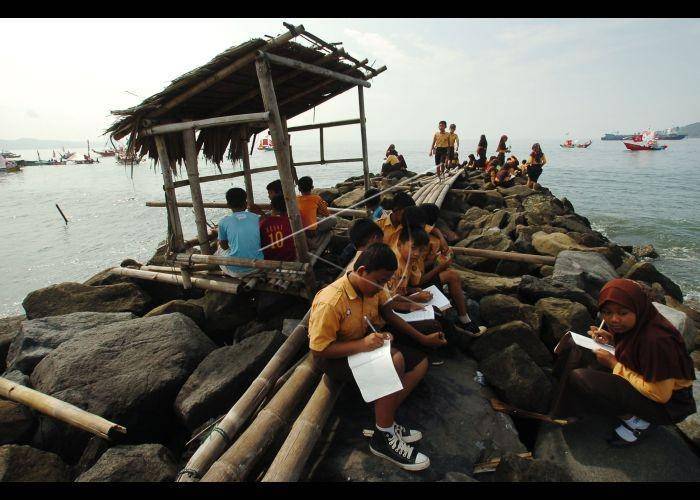 ilustrasi belajar di luar kelas (antara foto.com/Adeng Bustomi)