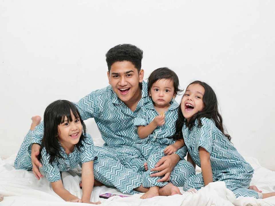 Syakir & keponakan (instagram.com/syakirdaulay)